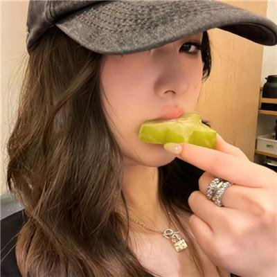 草裙诱春